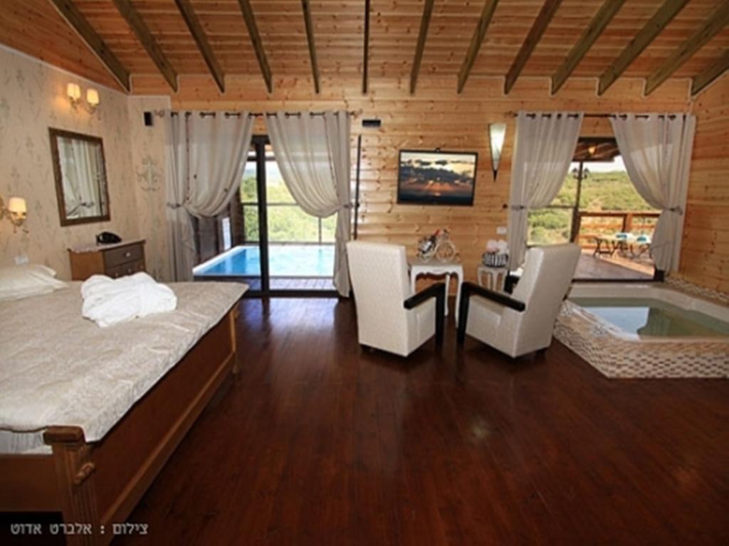 יערה Between Sunrise And Sunset Suites מראה חיצוני תמונה