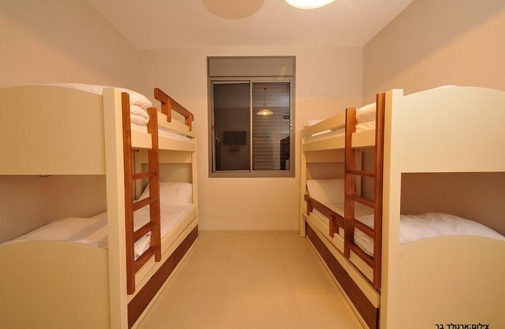 יערה Between Sunrise And Sunset Suites מראה חיצוני תמונה