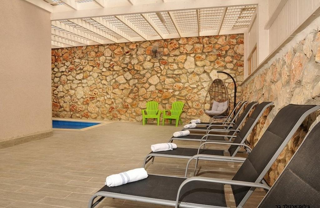 יערה Between Sunrise And Sunset Suites מראה חיצוני תמונה