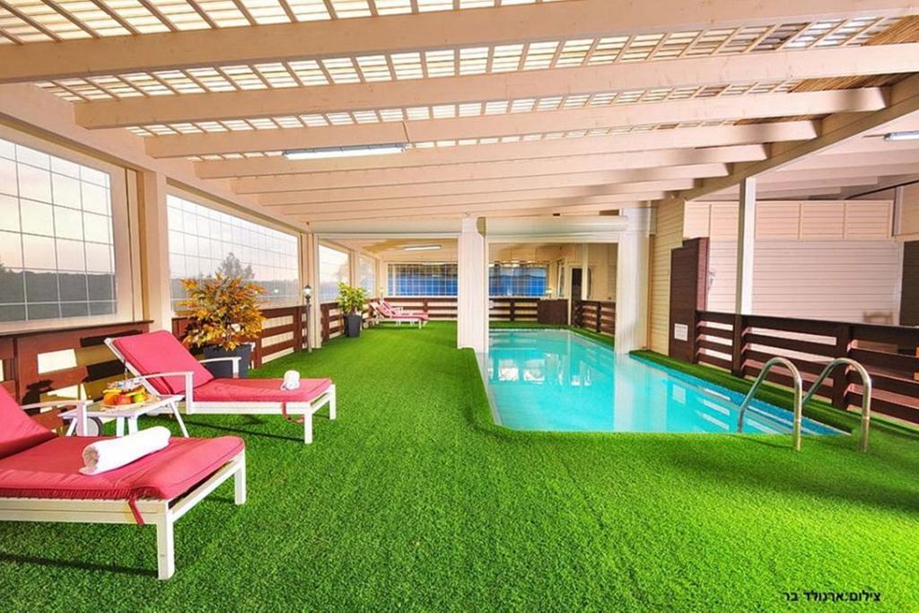 יערה Between Sunrise And Sunset Suites מראה חיצוני תמונה