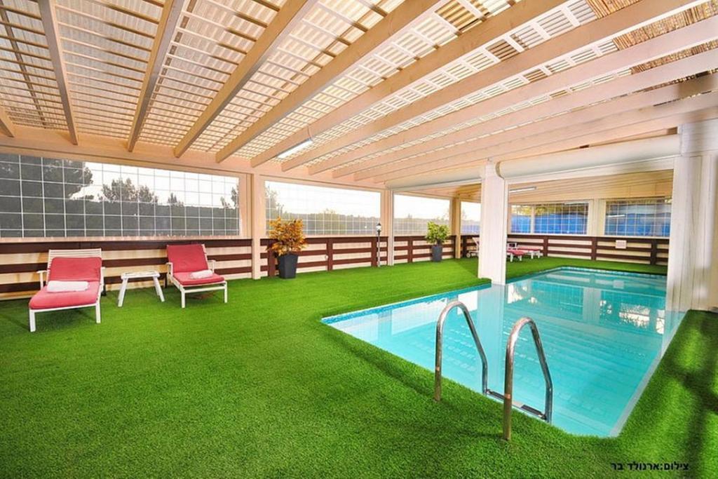 יערה Between Sunrise And Sunset Suites מראה חיצוני תמונה