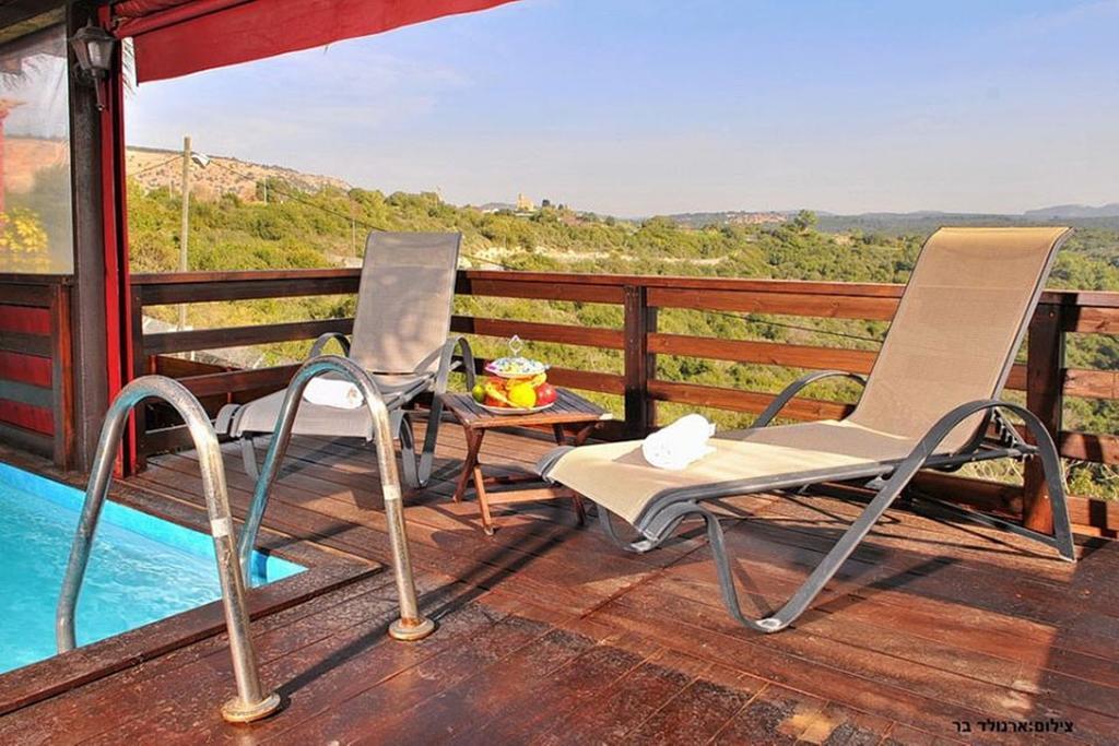 יערה Between Sunrise And Sunset Suites מראה חיצוני תמונה