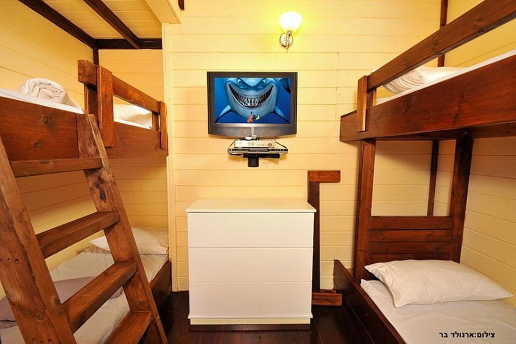 יערה Between Sunrise And Sunset Suites מראה חיצוני תמונה