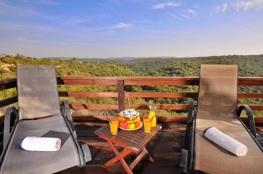 יערה Between Sunrise And Sunset Suites מראה חיצוני תמונה